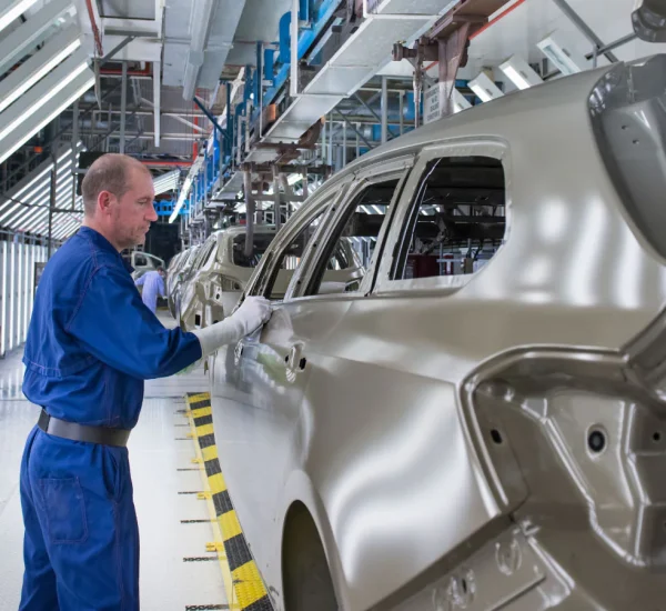 How Market Signals Reveal Better Times to Purchase a Car