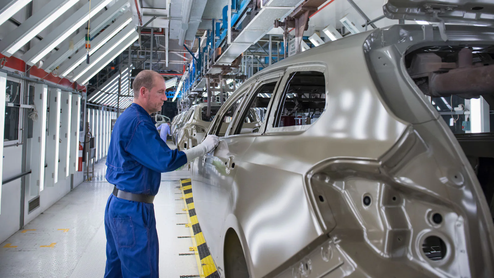 How Market Signals Reveal Better Times to Purchase a Car
